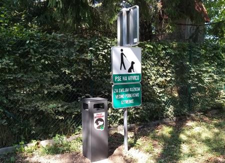 Koši za pasje iztrebke Begunje 01 foto Boštjan Otoničar